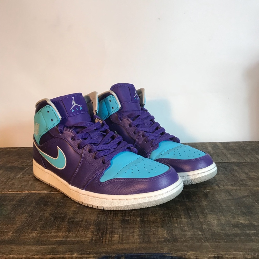 Air Jordan 1 Mid “Hornet”